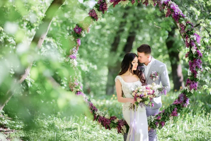 bride-groom-pose-large-circle-lilac-garden